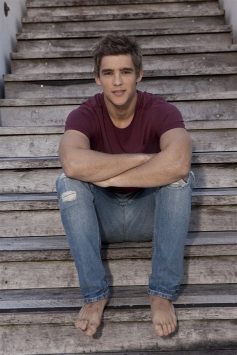 brenton thwaites barefoot.